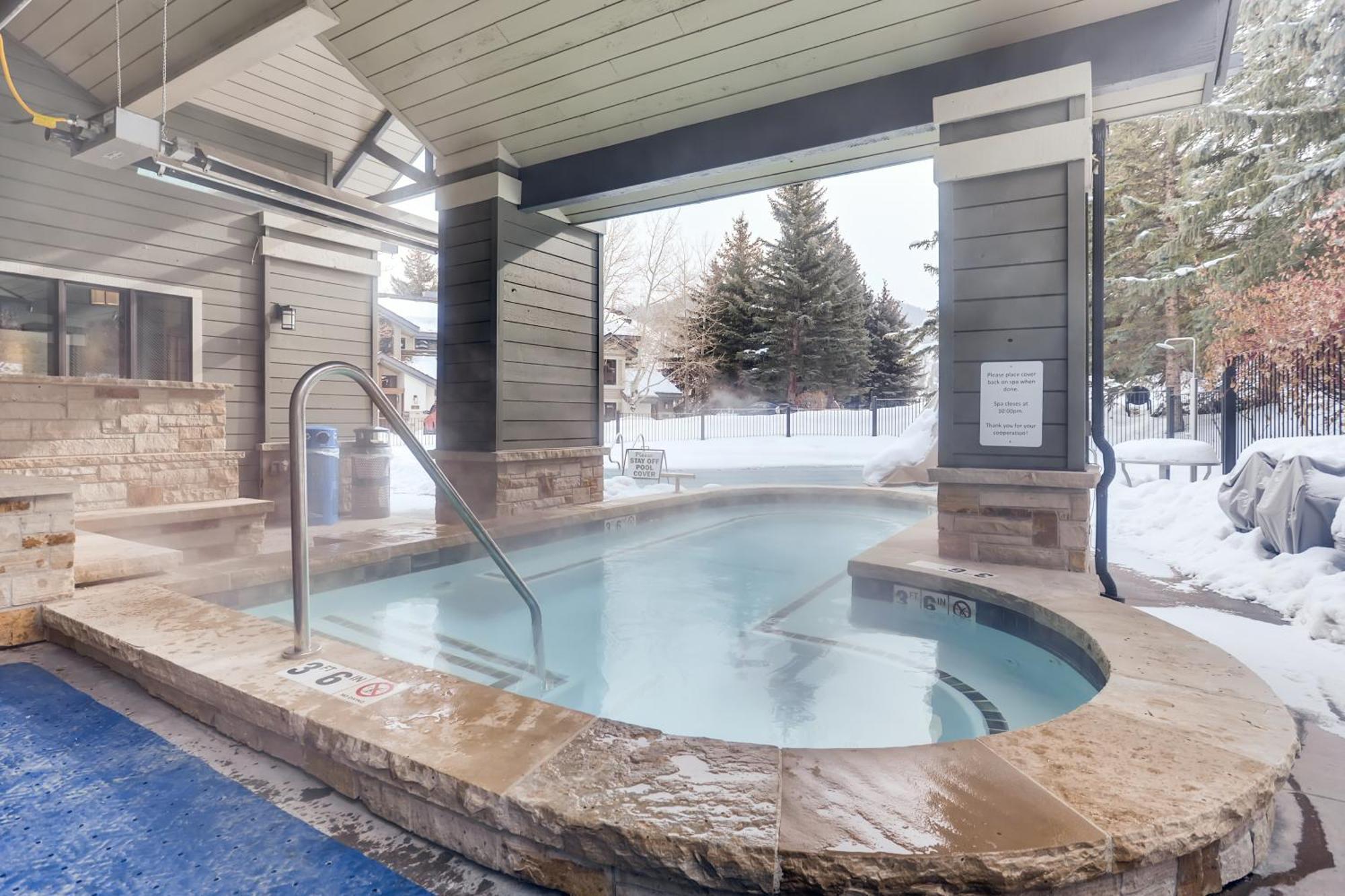 Ridgepoint Townhome 149 By East West Hospitality Beaver Creek Dış mekan fotoğraf